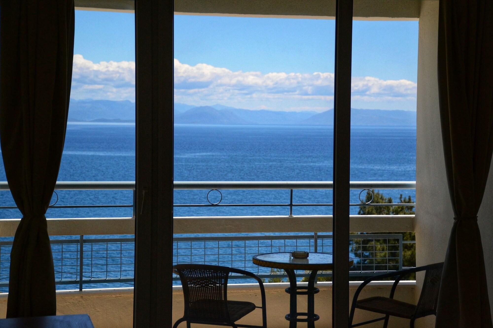 Alexandros Hotel 4*