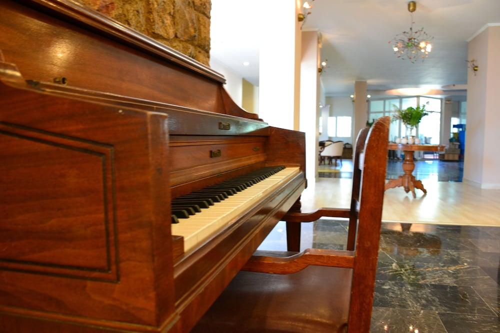 Alexandros Hotel