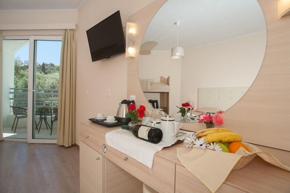 Alexandros 4* Perama (Corfu)