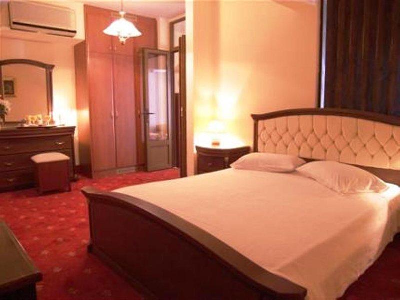 Alexandros 4* Perama (Corfu)
